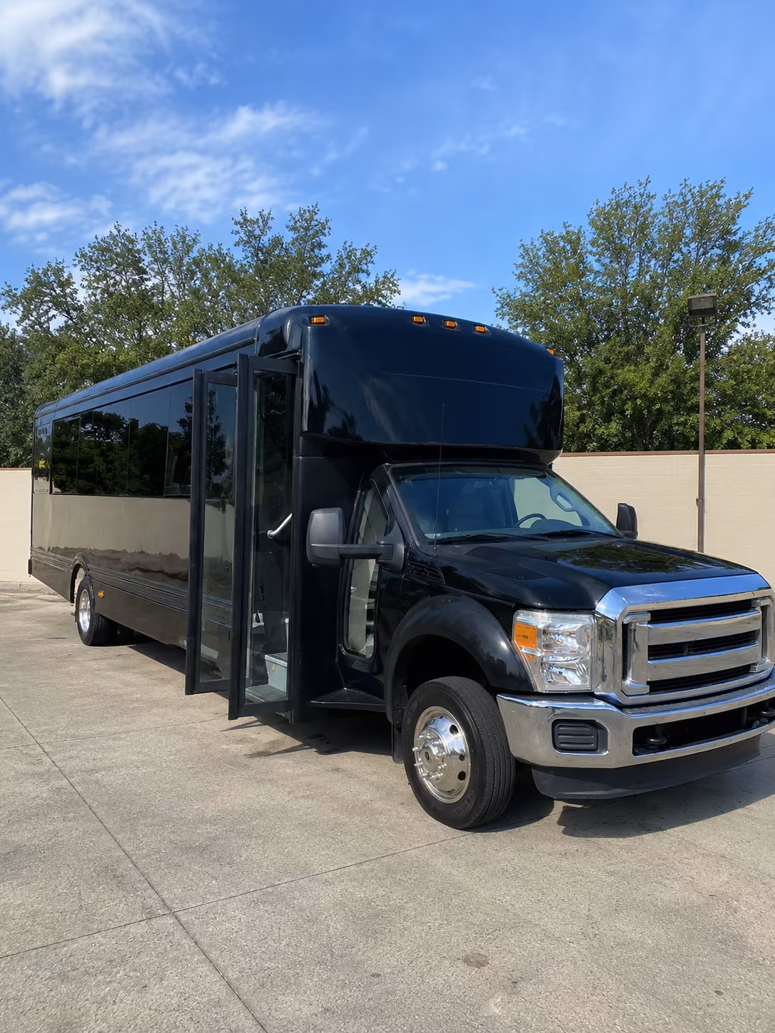eden prairie 20 passenger party bus